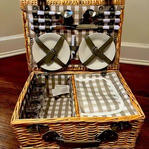 NWOT Picnic time basket 🧺